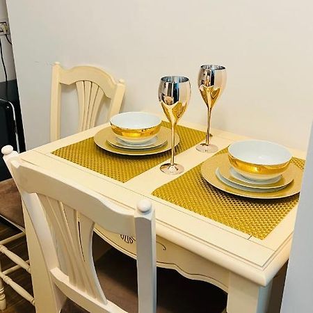 Garsoniera Lux Centru Pietonal Tirgu - Jiu Διαμέρισμα Târgu Jiu Εξωτερικό φωτογραφία