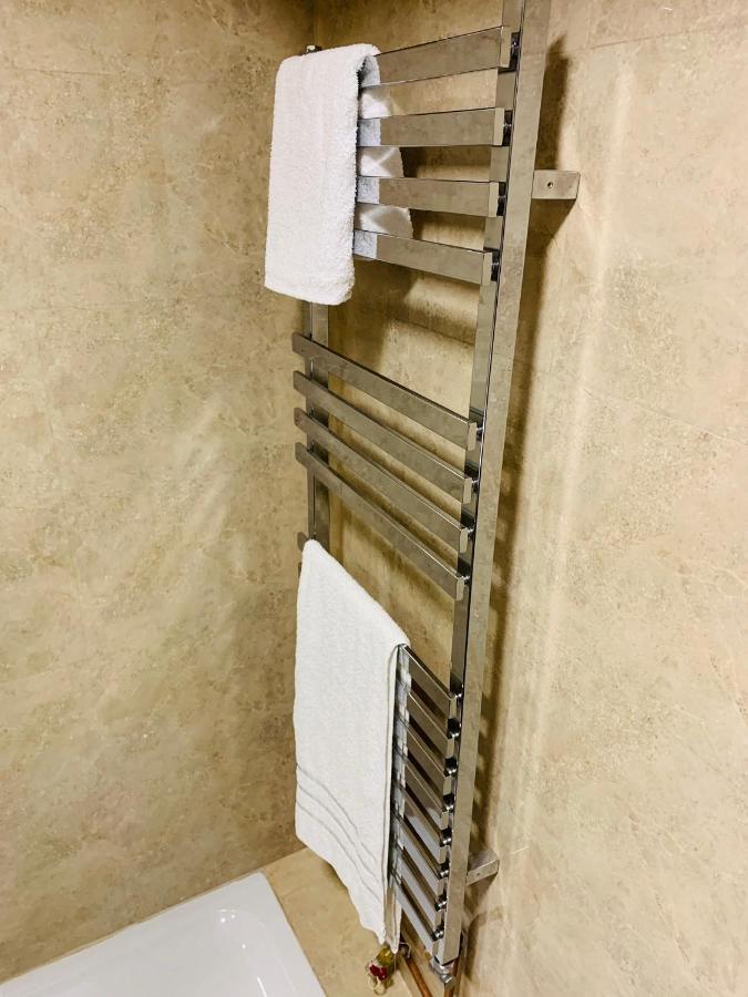 Garsoniera Lux Centru Pietonal Tirgu - Jiu Διαμέρισμα Târgu Jiu Εξωτερικό φωτογραφία