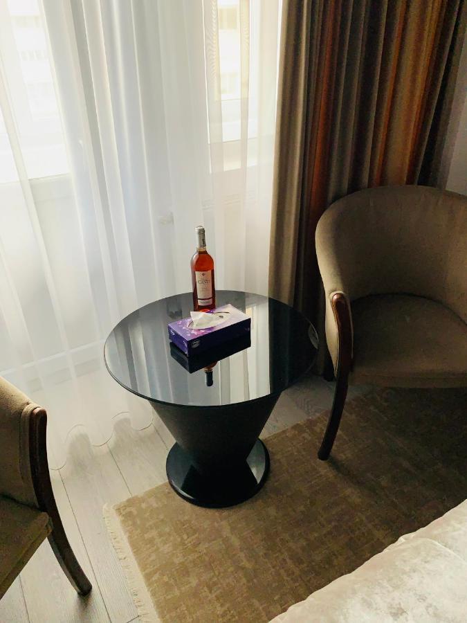 Garsoniera Lux Centru Pietonal Tirgu - Jiu Διαμέρισμα Târgu Jiu Εξωτερικό φωτογραφία