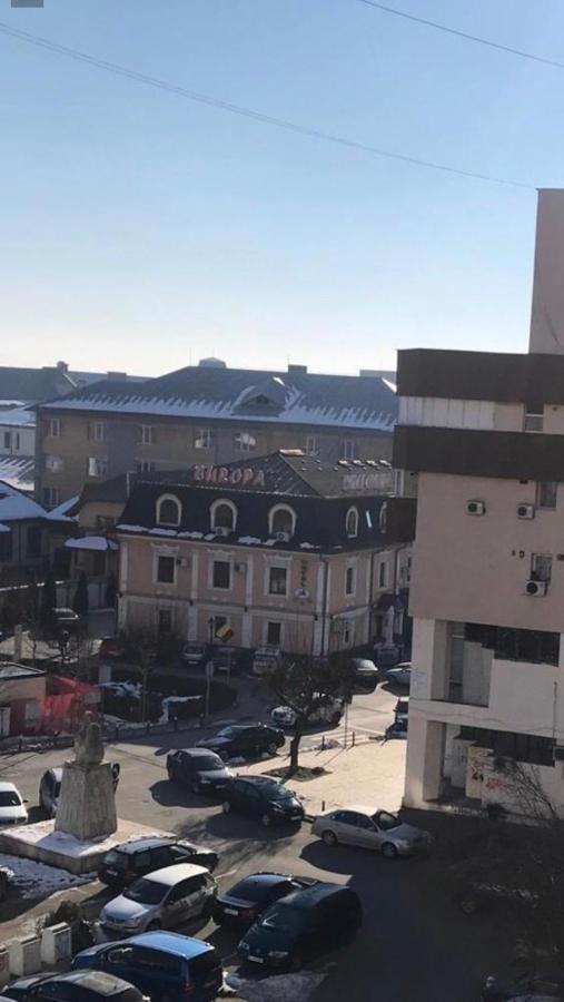 Garsoniera Lux Centru Pietonal Tirgu - Jiu Διαμέρισμα Târgu Jiu Εξωτερικό φωτογραφία